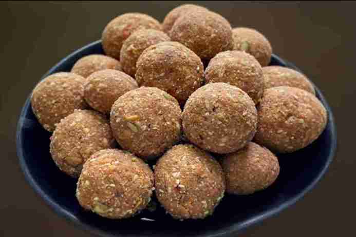5 Types of Winter Laddu: सर्दियों में खाएँ पारंपरिक लड्डू। Gond ke laddu